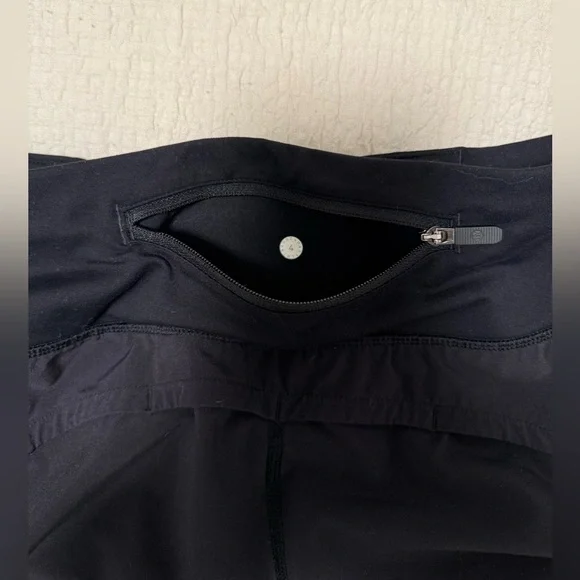 Lululemon Low Rise Lined shorts - Picture 6 of 6